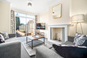 Modern stylish home, Garden, Parking, WiFi Families Contractors